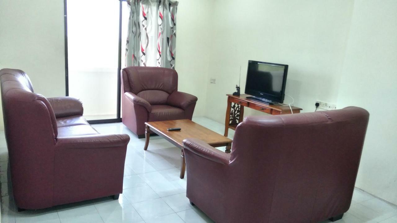 Desair Apartment By Scht Lumut Exterior foto